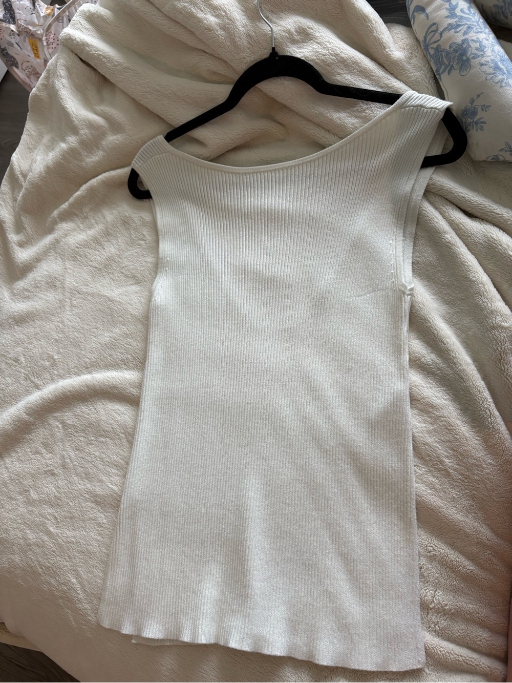 Abercrombie & Fitch Cream Ribbed V-Neck Knit Top